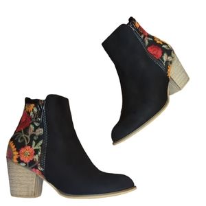 Tiara Mika black suede embroidered floral boots. Sz 7